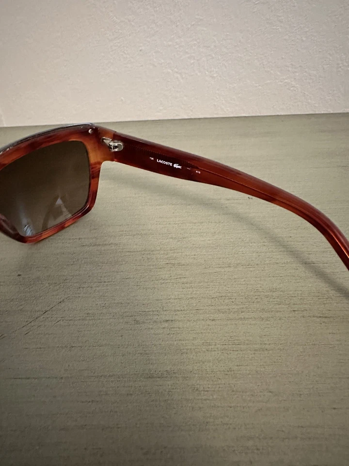 Gafas de sol rojas para mujer Lacoste Foto 3 de 4