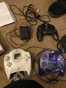 Sega Dreamcast Console Lot Nyko Controllers Manual AV & Power Cables NTSC-U/C
