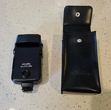 Vtg Minolta Black Auto 28 Flash 70605381 with case. Tested Works Clean Condition