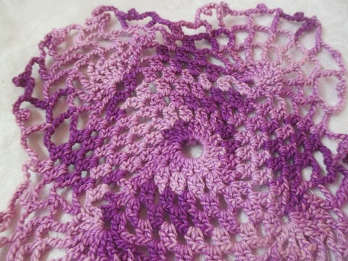 Vintage 4 hand Crochet Doilies white pink green turquoise purple floral - Picture 4 of 6