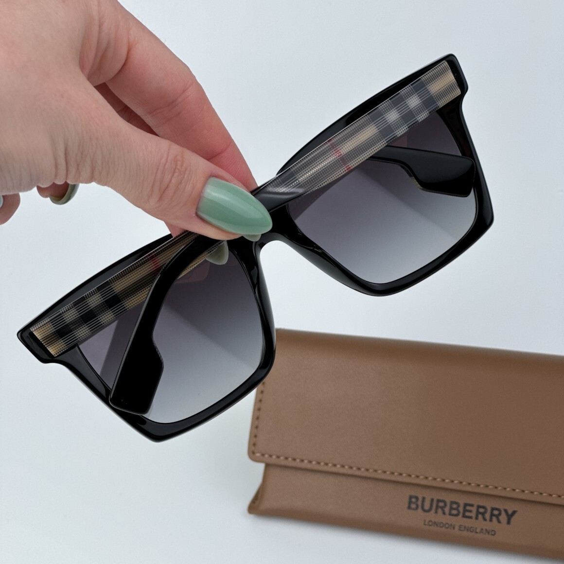 Burberry Women AUTHENTIC Sunglasses Black Grey Square BE4335 39298G BRAND NEW