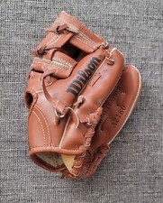 Wilson Model A2180 Youth Hold Tite Strap RHT Baseball Glove - George Brett
