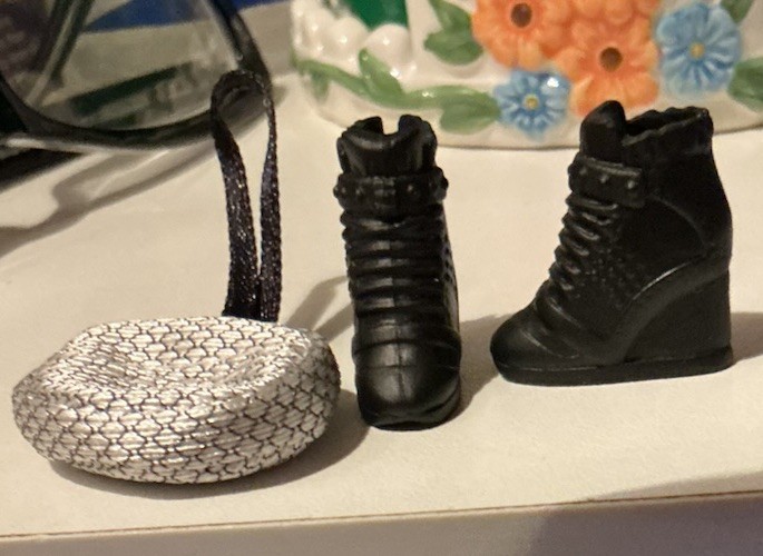 Barbie Accessories-shoes-Fits Barbie Doll- Modern Ankle Boots And Purse Lot
