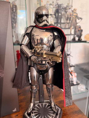 Hot Toys Star Wars Captain Phasma 1:6 Scale Figur MMS328