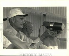 1979 Press Photo Sid Hudson Texas Rangers baseball scout with radar gun