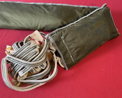 U.S Vietnam Era Parachute Pack / 1975 Dated / Military Issue - Mills MFG. Corp - Picture 8 of 22