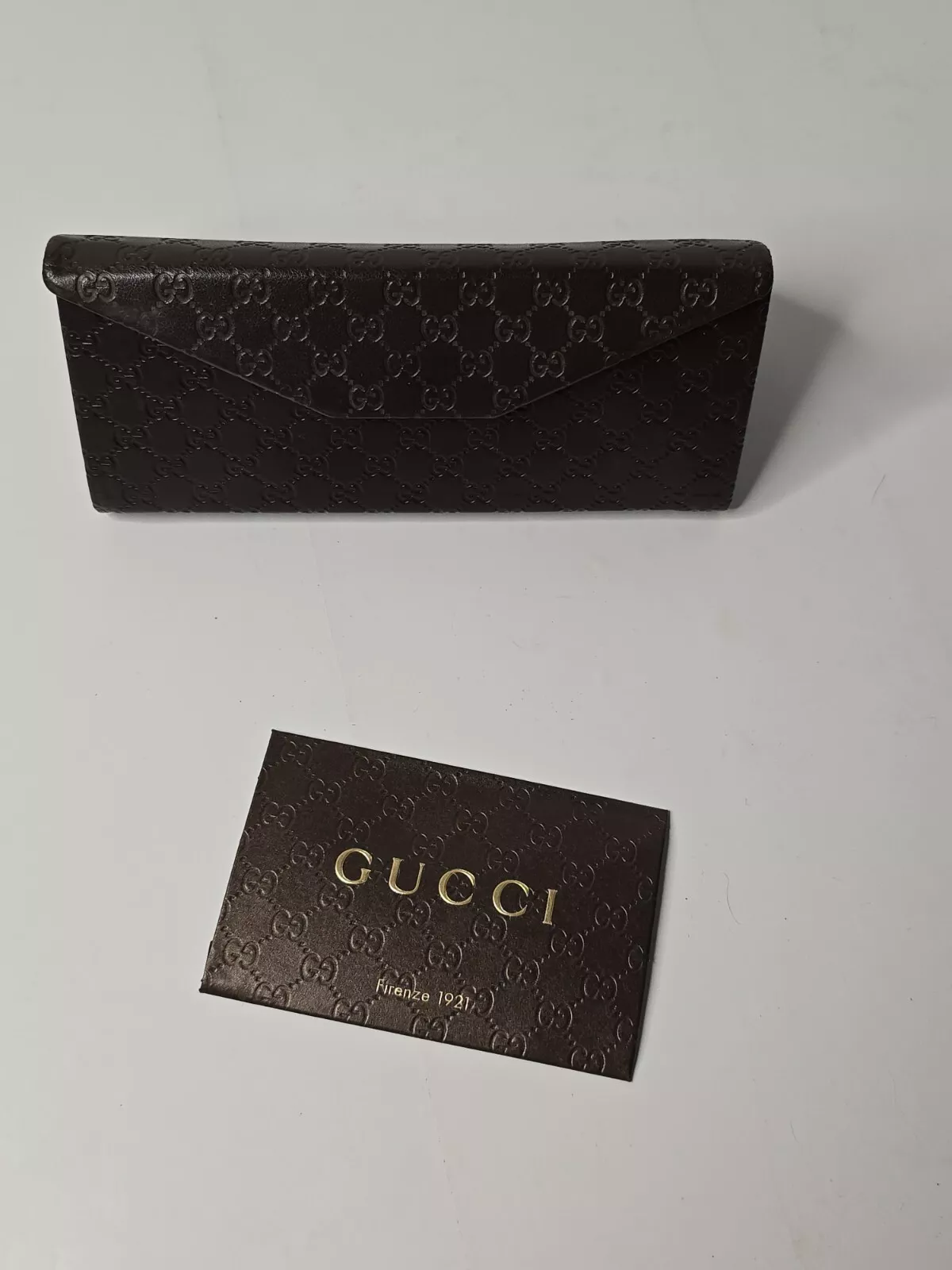 Authentique étui à lunettes marron triangle GUCCI
