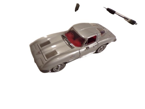 Vintage 1960 Chevrolet Impala White Coupe 1/24 scale diecast by