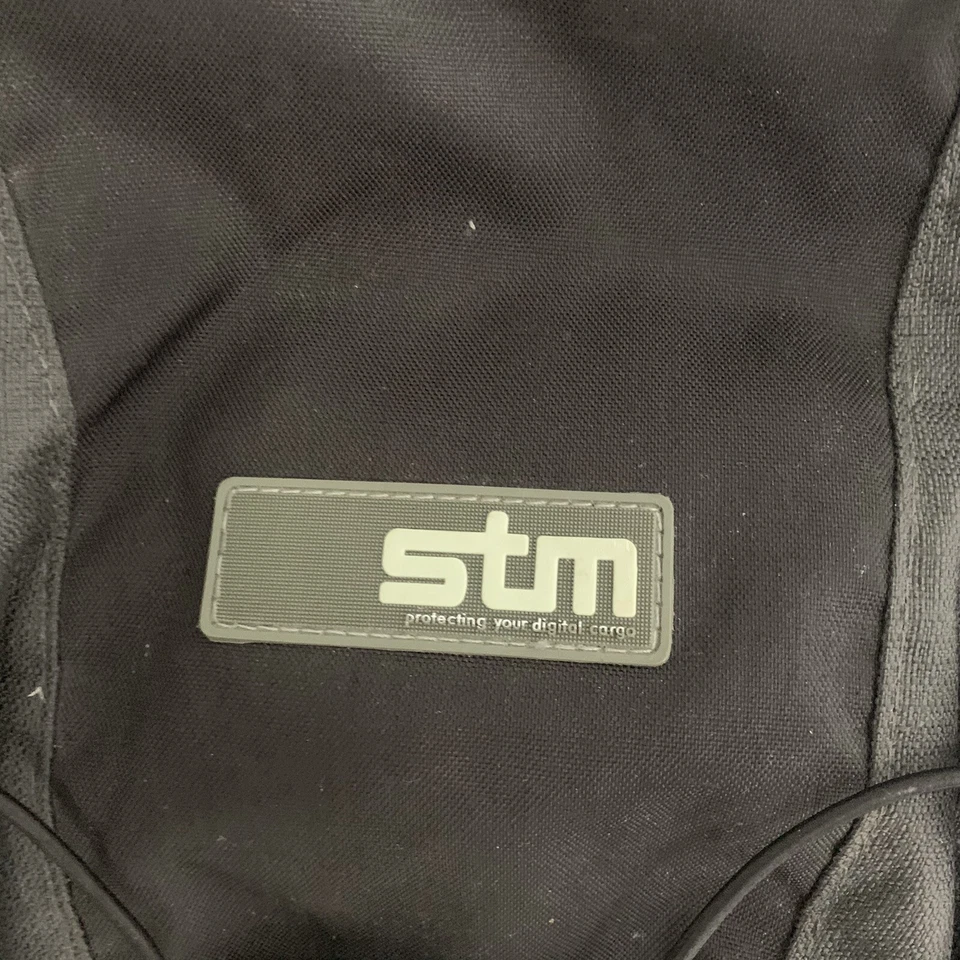 Mochila de Viaje STM Evolution Mediana M Laptop Gris Negra Acolchada Estudiante Trabajo Foto 4 de 4