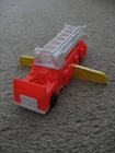 VINTAGE FISHER PRICE LITTLE PEOPLE FIRE STATION #928 FIRETRUCK w/STABILIZERS TOY