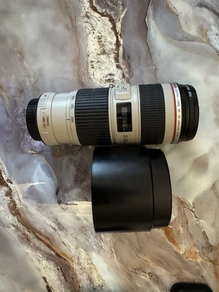 Canon EOS 2000D, foto 2 di 5