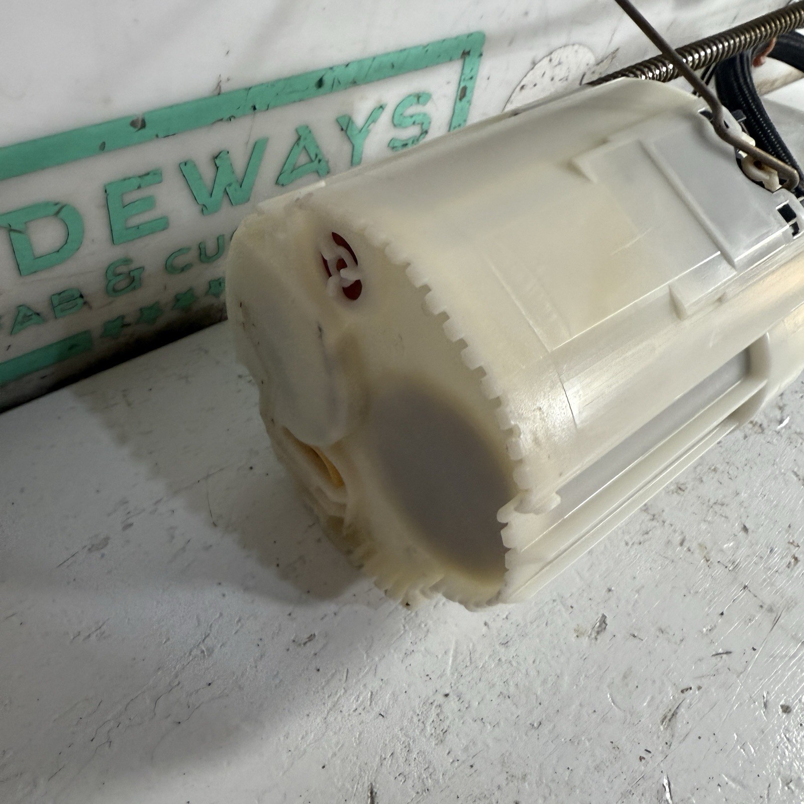 04-08 Maserati Quattroporte Gas Tank Fuel Pump & Level Sending Unit  M139