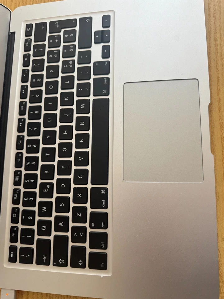 Apple MacBook Air 13" · i5 5th gen 1.8 GHz · 8GB · 256GB, foto 2 di 5