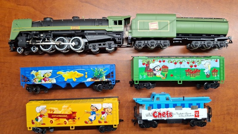 MEHANO HO 4-6-4 STEAM ENGINE & TENDER CANADIAN NATIONAL with 4 cars.