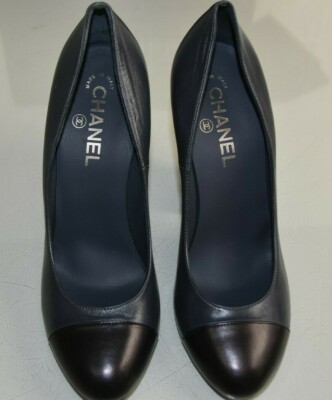 【ゅぅ】Chanel 黒 ベルベット スニーカー 40 Chanel Black CC Lace Up Sneakers 40 – THE CLOSET