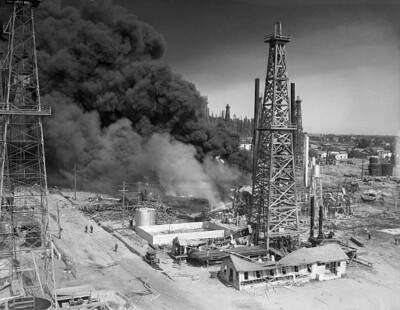 Aerial View of Oil Plant Explosion 1933 Photo Long Beach, CA- 20 persons were