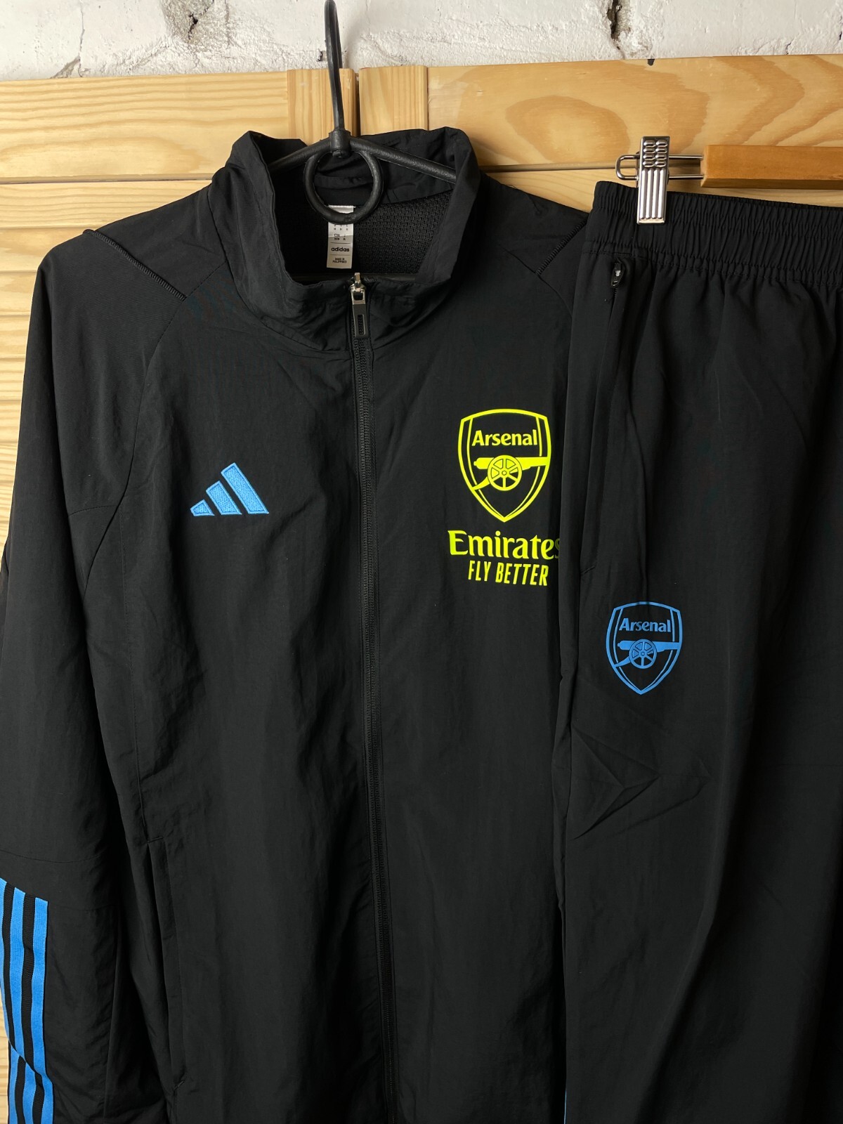 ARSENAL LONDRES 23/24 PRESENTACIÓN FÚTBOL DISFRAZ ADIDAS HZ2157 PARA HOMBRE M