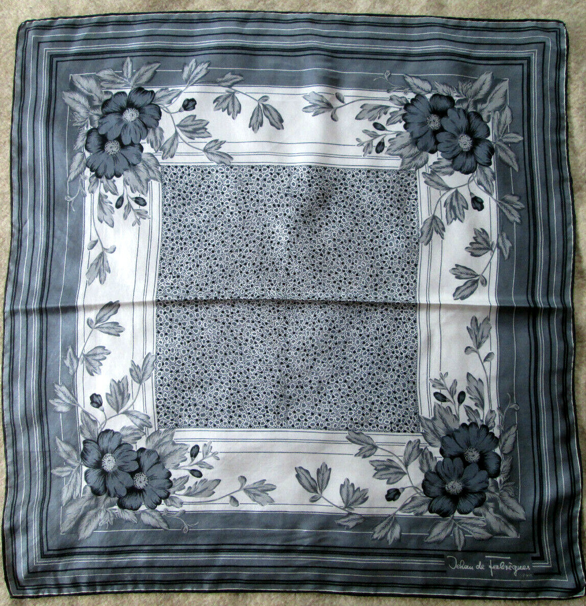 Foulard En Soie Vintage Superbe - Dimensions 77 X 78 Cm, Couleur Bleu, Occasion