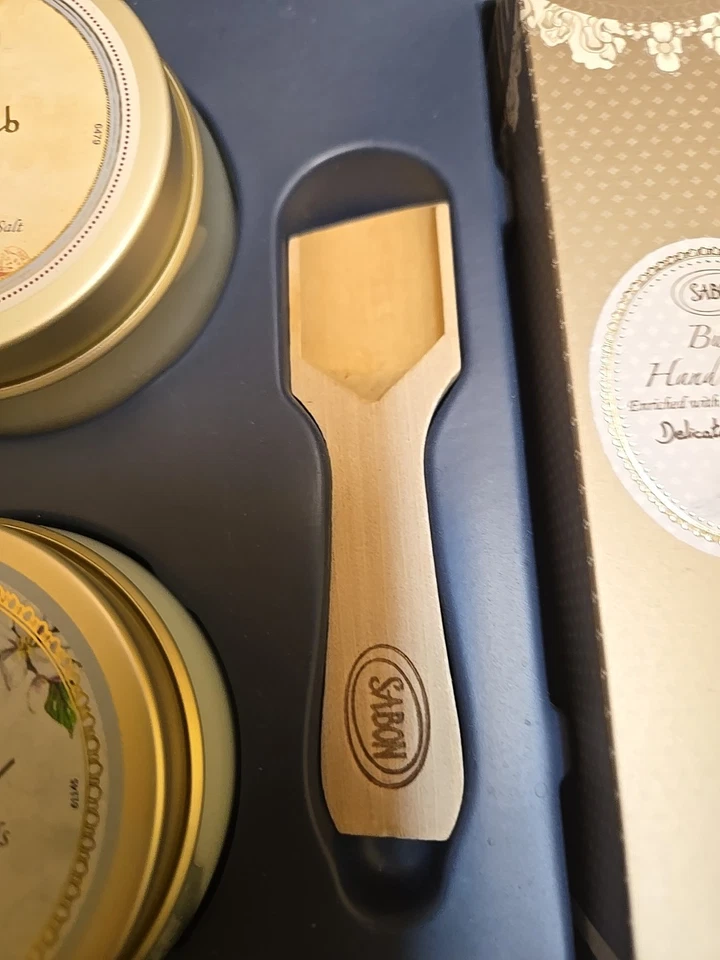 Novo na caixa - Kit Sabon Body Ritual - (5) peça óleo de banho creme para as mãos esfoliante de sal marinho - Imagem 4 de 4