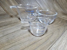 Vintage Set Of 3 Detailed Glass Nesting Measuring Cups / Oz w/Thumb handle