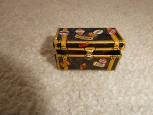 Small Vintage Marx Tin Litho Luggage Trunk Toy Playset Part 1" Tall
