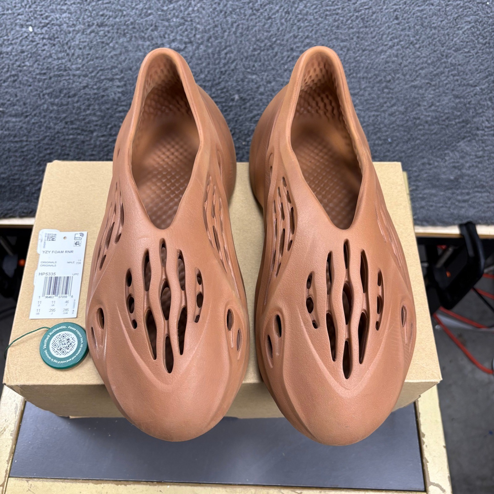 Adidas Yeezy Foam RNR Runner HP5335 Clay Taupe Men's Size 11 US thumbnail 4