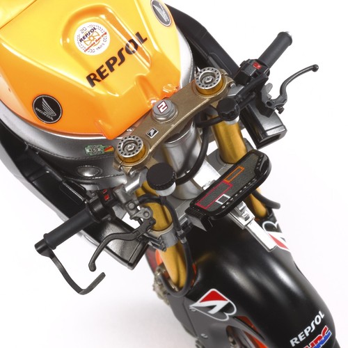 KIT 1/12 HONDA RC213V 2014 "REPSOL" – TAMIYA TAM14130 - Picture 4 of 6