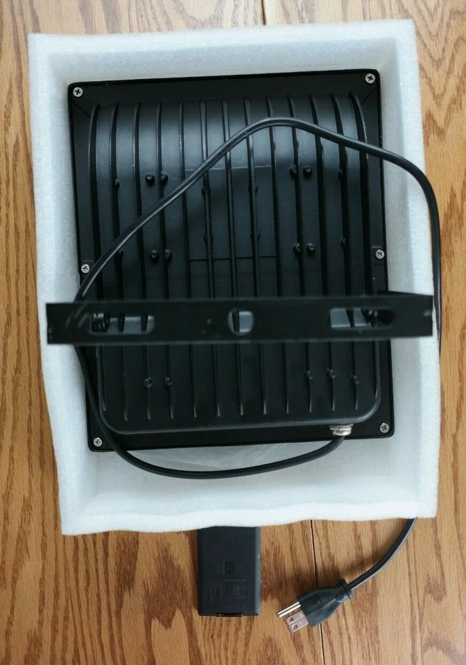 Luz de Inundación LED RGB Ultra Delgada Carcasa Negra Exterior Jardín Impermeable IP65 Foto 4 de 4