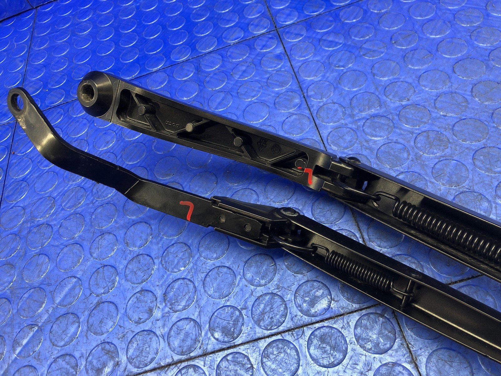 2016-2021 MCLAREN 570S OEM FRONT RIGHT LEFT WINDSHIELD WIPER ARM SET