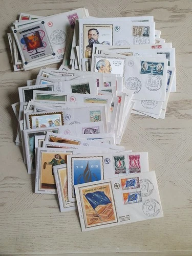 FRANCE  1970s-1980s COLLECTION OF 121 SILK FIRST DAY COVERS