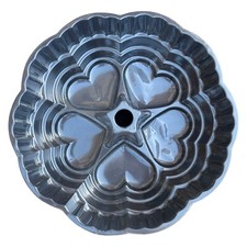 Wilton Dimensions Queen of Hearts Bundt Cake Pan Non-Stick Cast Aluminum 10 Cup