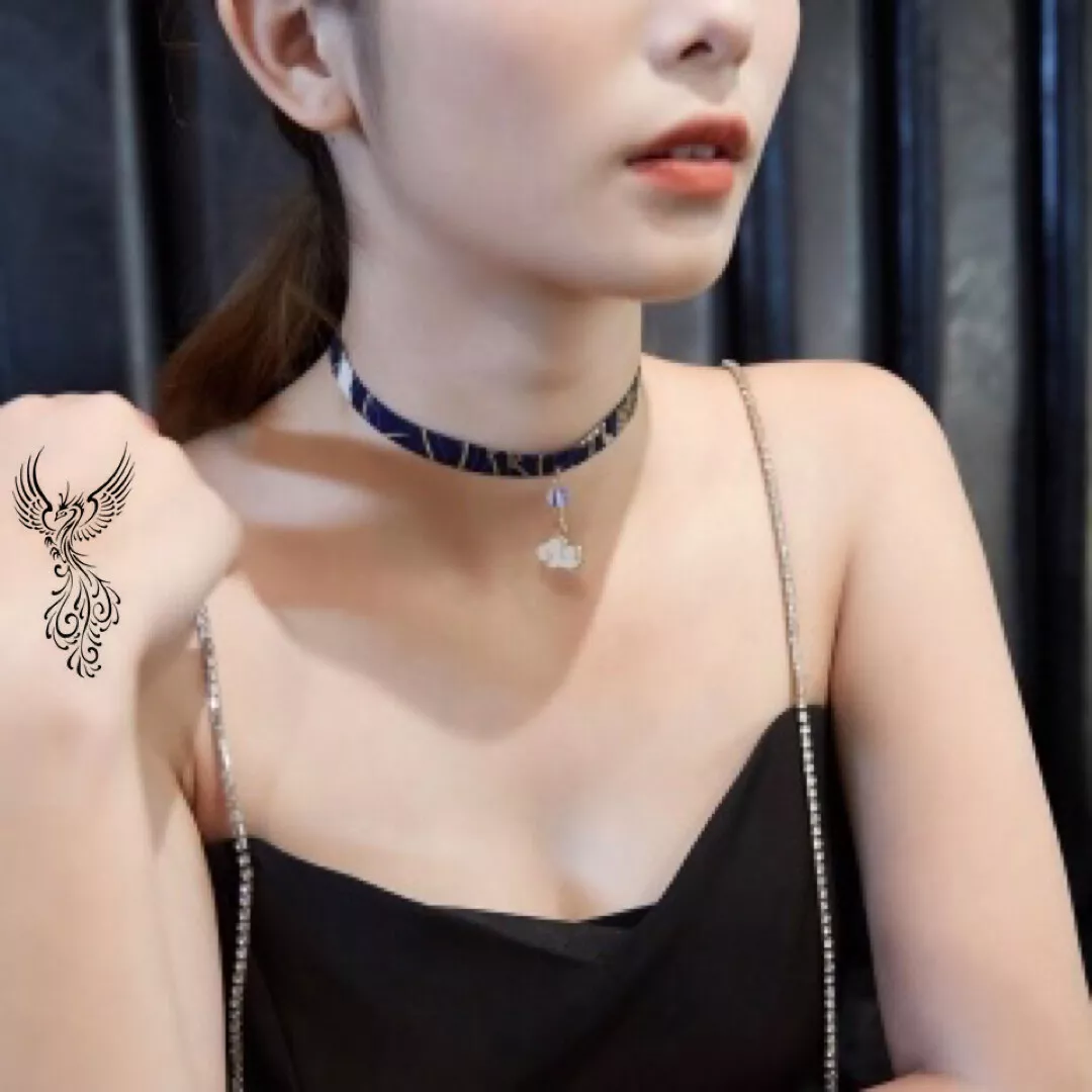 Navy blue hotsell choker