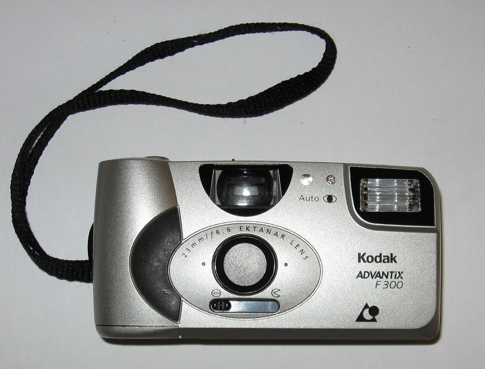 Cámara compacta Kodak Advantix F300 para película avanzada APS (ya no se produce) Foto 3 de 4