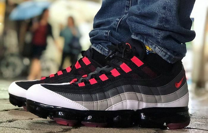 nike air vapormax 95 comet