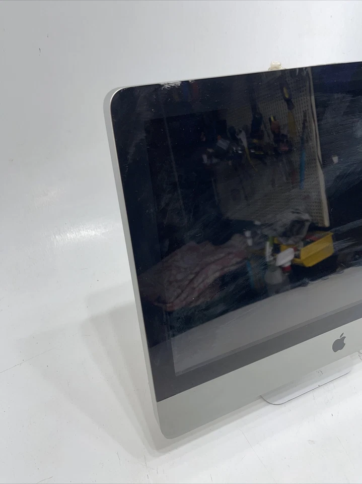 Apple iMac 21"  No OS, Ram, Hard drive  Surplus￼ - Image 2 of 4