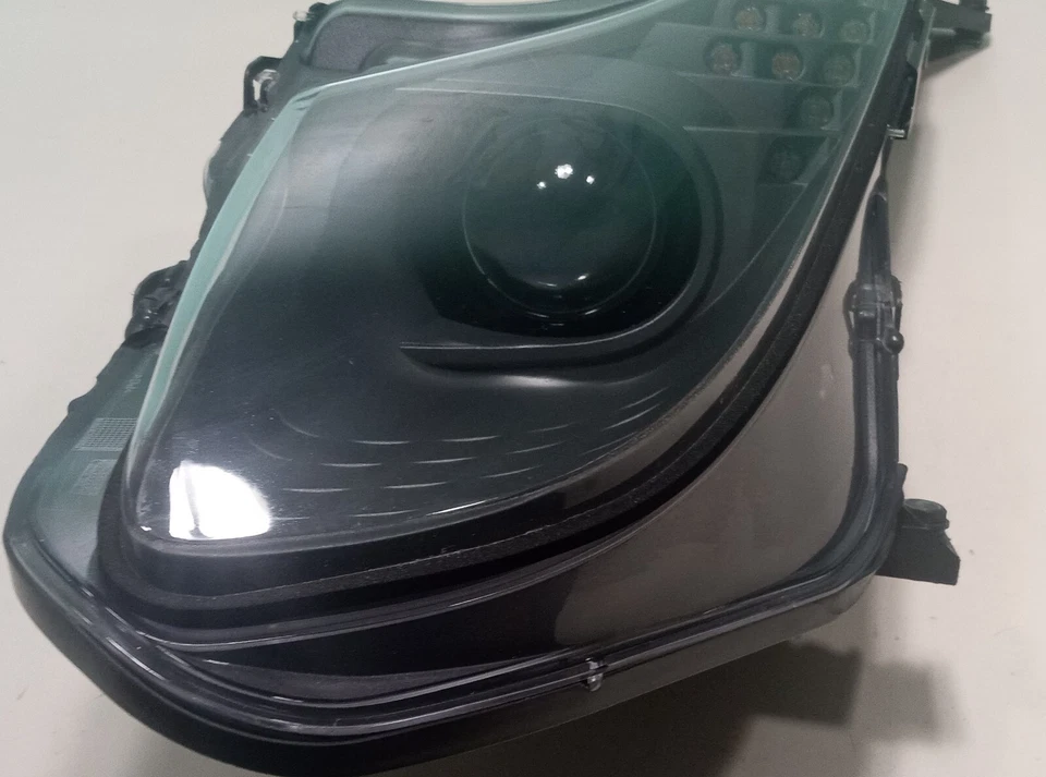 Faro Ferrari 458 Speciale_Italia_Valeo_Bi-xenón_265169_Faro_Lado LF Foto 4 de 4