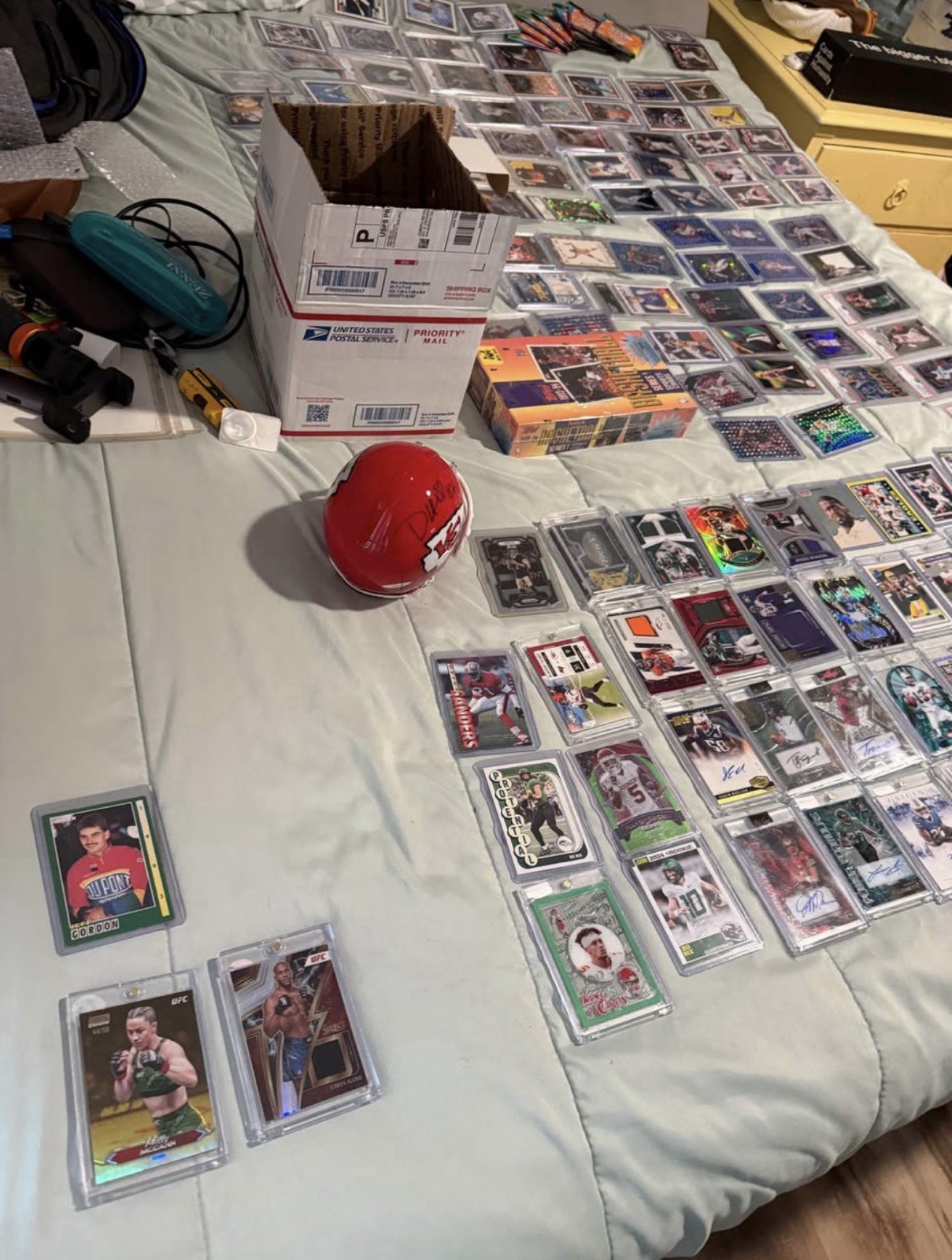 Sports Card Lot – Tom Brady, LeBron, Kobe, Acuña Autos, Patches, rookie cards & view 3