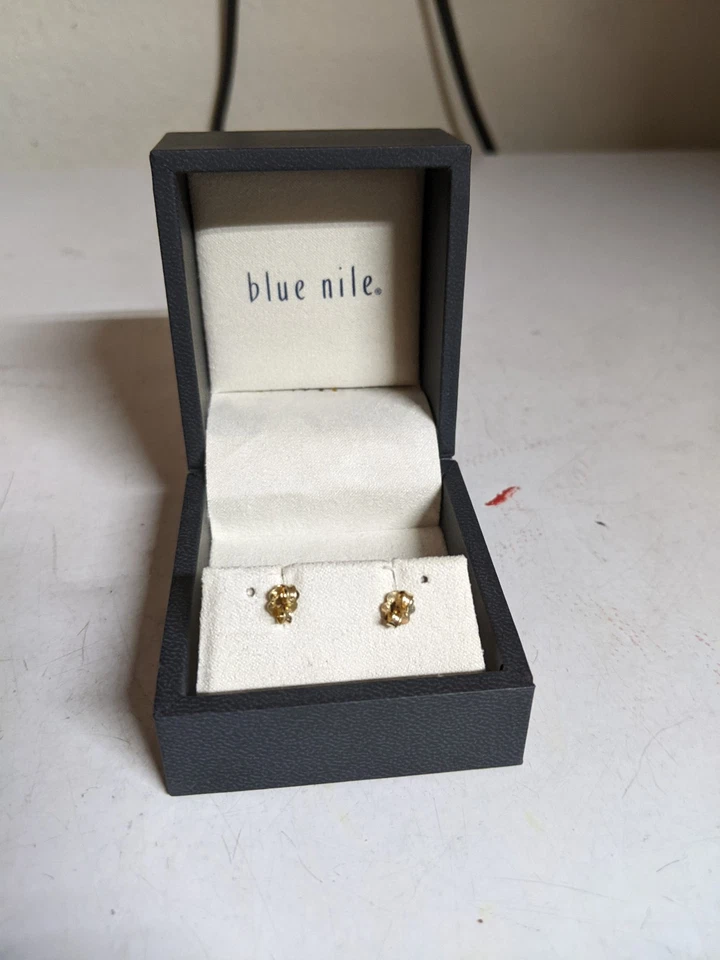 Pendientes Northstar oro macizo 14k tachuelas de nilo azul Foto 4 de 4