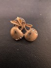 VTG Lapel Pinback Hat Pin Gold Tone Par Of Apples Clear Rhinestone Accent  — photo 2