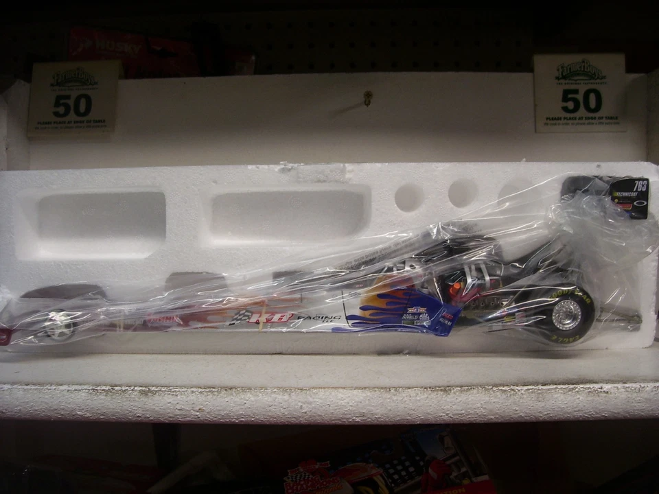 2006 1/24 HILLARY WILL GIRL POWER/KB RACING/ MAC TOOLS NHRA TOP FUEL - Image 3 of 4