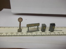 00 GAUGE WARDIE MASTER MODELS - WEIGHBRIDGE + BINS   - GOOD CONDITION - NO BOX