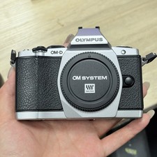 95 New Olympus OM-D E-M5 16.1MP Digital Camera Body Only English