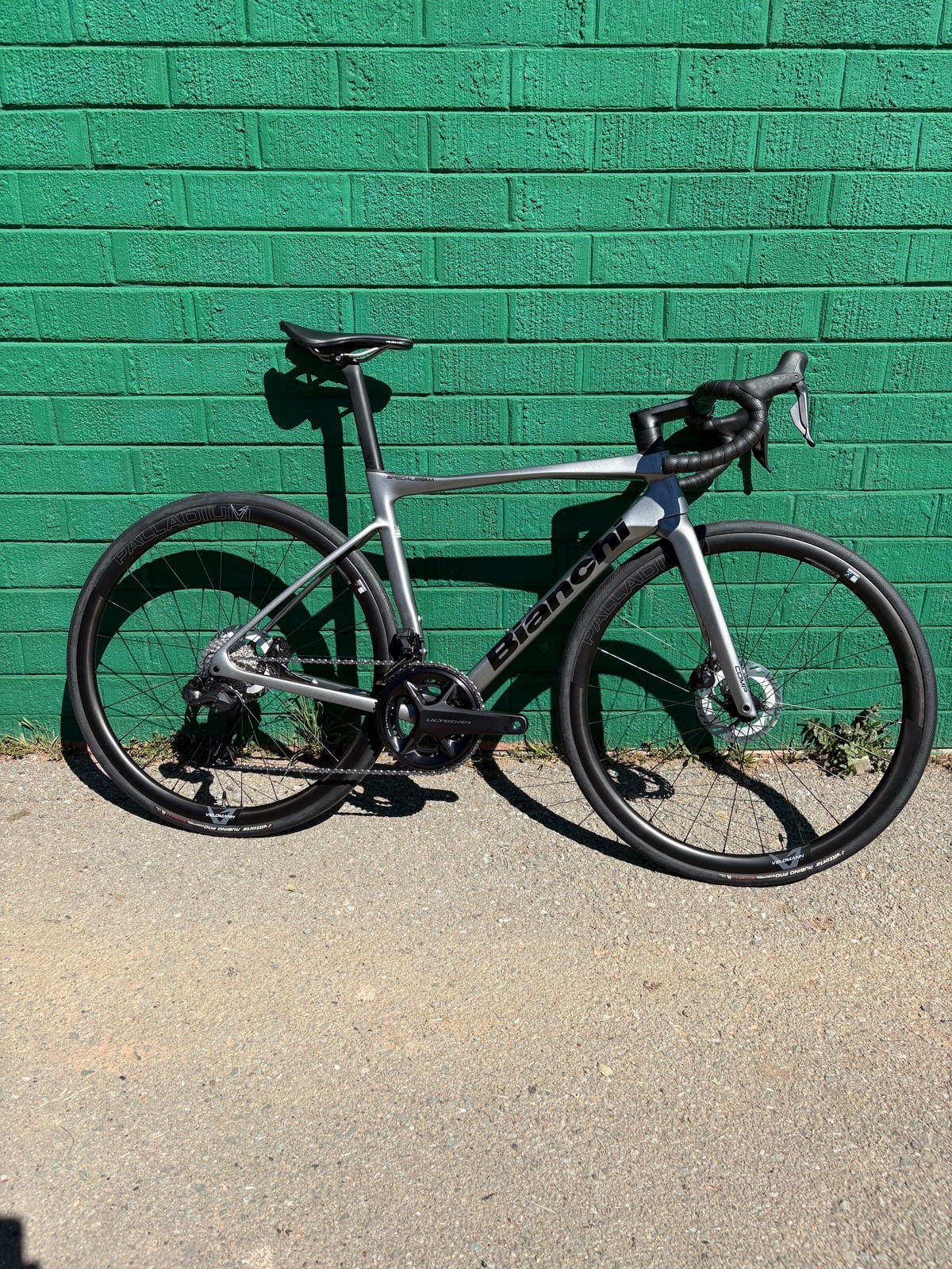 Bianchi SPECIALISSIMA COMP Size 53. Shimano Ultegra Di2. Graphite. Carbon Wheels