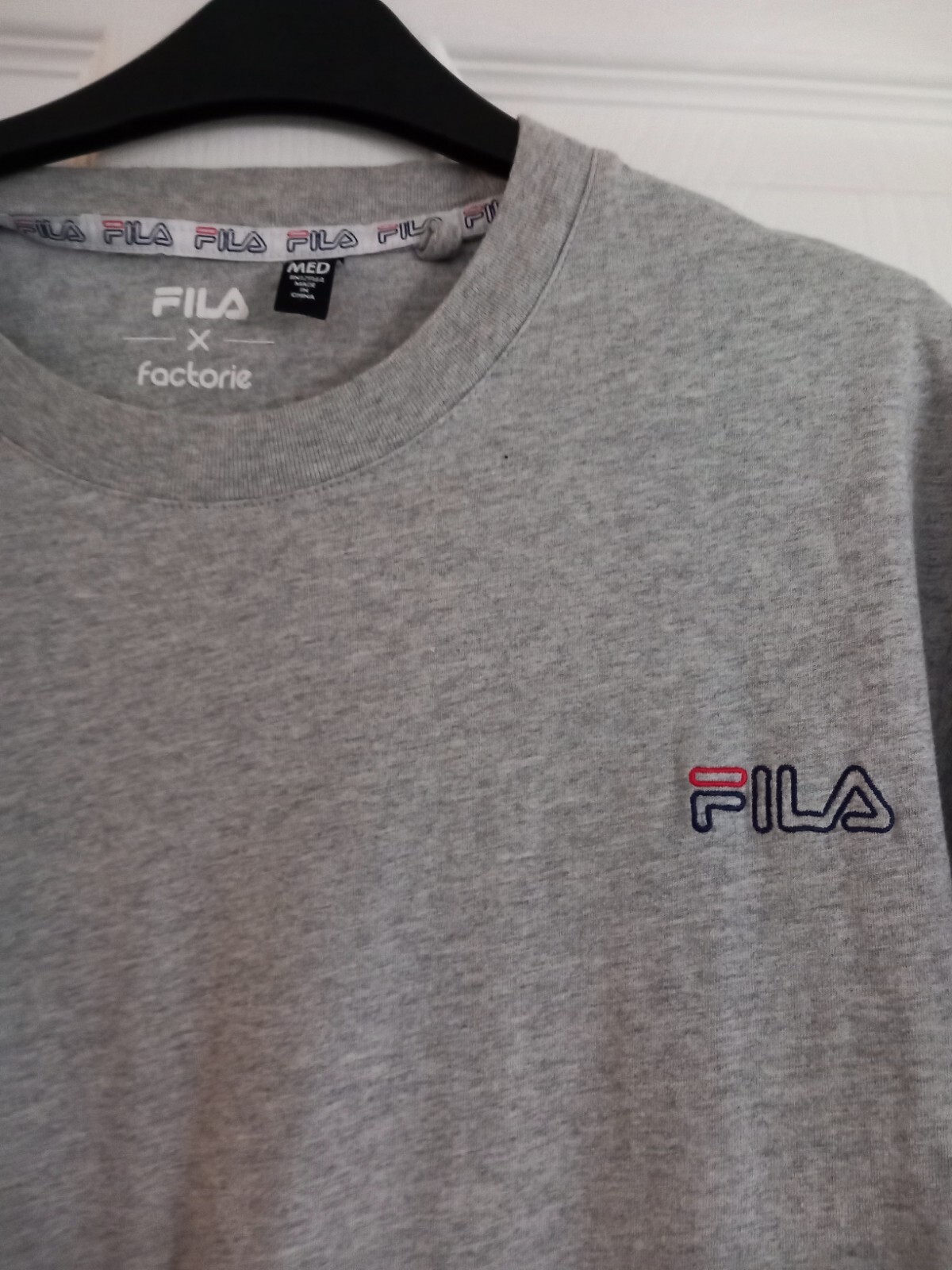 scatola 1001 t shirt da uomo grigia fila taglia large stati xl buone condizioni