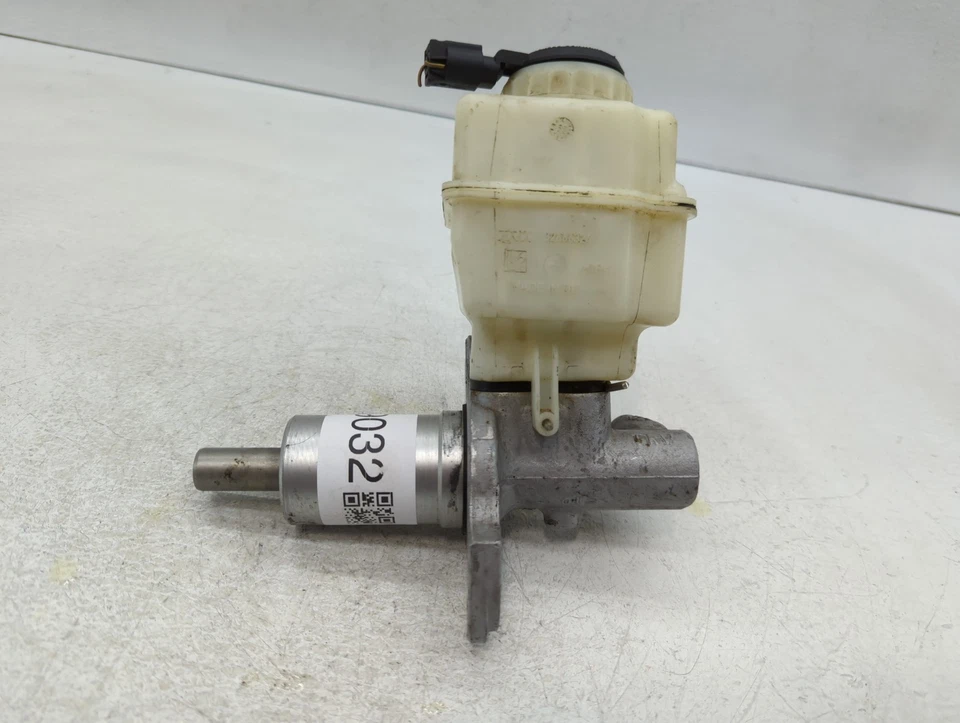 Главный тормозной цилиндр 2011-2016 Bmw 535i D7XMN - Изображение 4 из 4