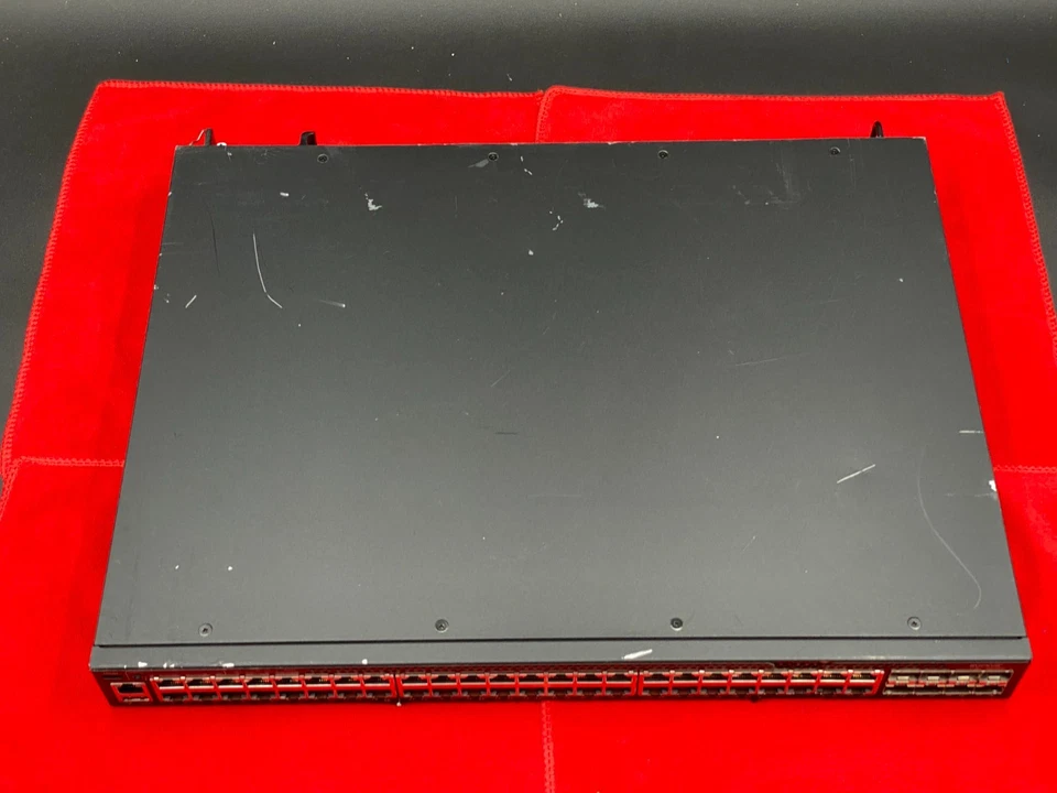 Puertos PoH RUCKUS ICX7150-48ZP-E2X10G 16x 1G RJ45/2,5G, 32x 1G RJ45 PoE+ 2x SFP+ Foto 2 de 4