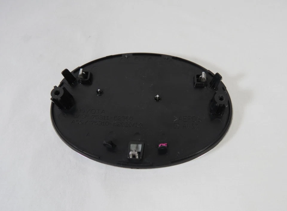 15-19 Toyota Prius C Parrilla Delantera Emblema Insignia Logo Símbolo Calcomanía Original OEM Foto 4 de 4