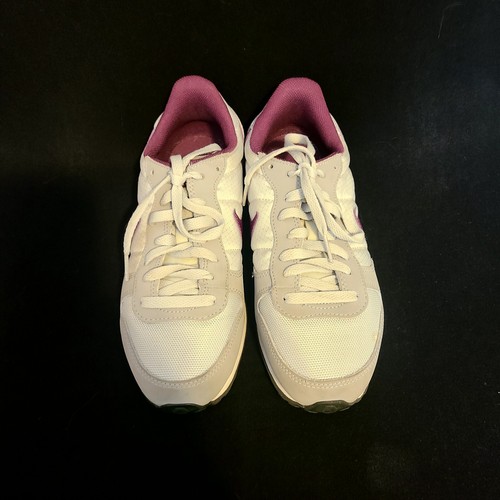 Size 8.5 - Nike Genicco Gray and Purple