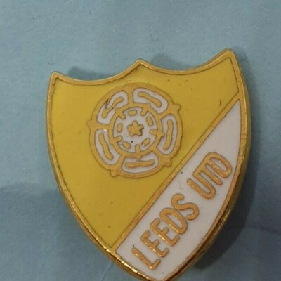 LUFC Leeds United Pin Badge- Shield 3 pointed White Rose 