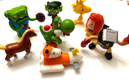 McDonalds Happy Meal Collectible Figurines Lot of 8 Woodstock Snoopy Peppermint